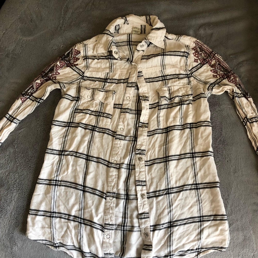 Gimmicks flannel with detailed shoulders!